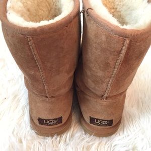 Authentic UGG Australia classic short tan boots